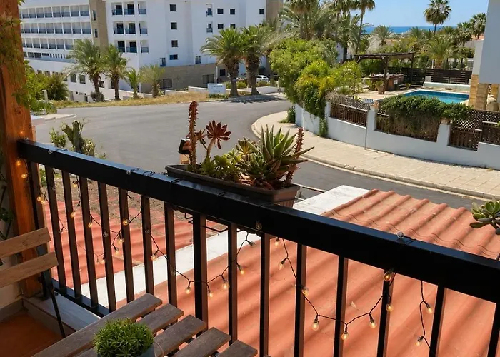 Coral Bay Seaview Apartment By Aria-Walk To Beach (Adults Only)
